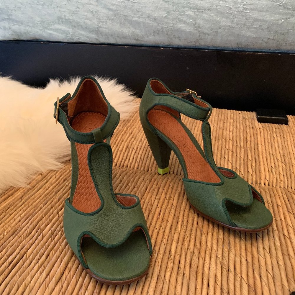 Chi Mihara t-strap in green leather
